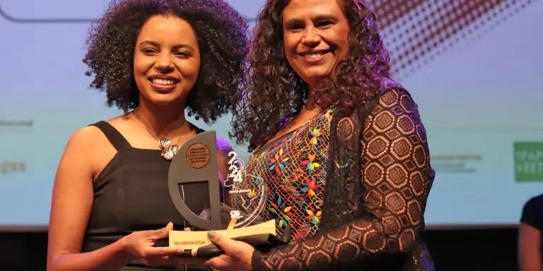 Agencia Brasil e jornalistas da EBC recebem premio de jornalismo
