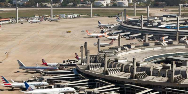 Avioes da forca aerea britanica fazem pouso de emergencia no