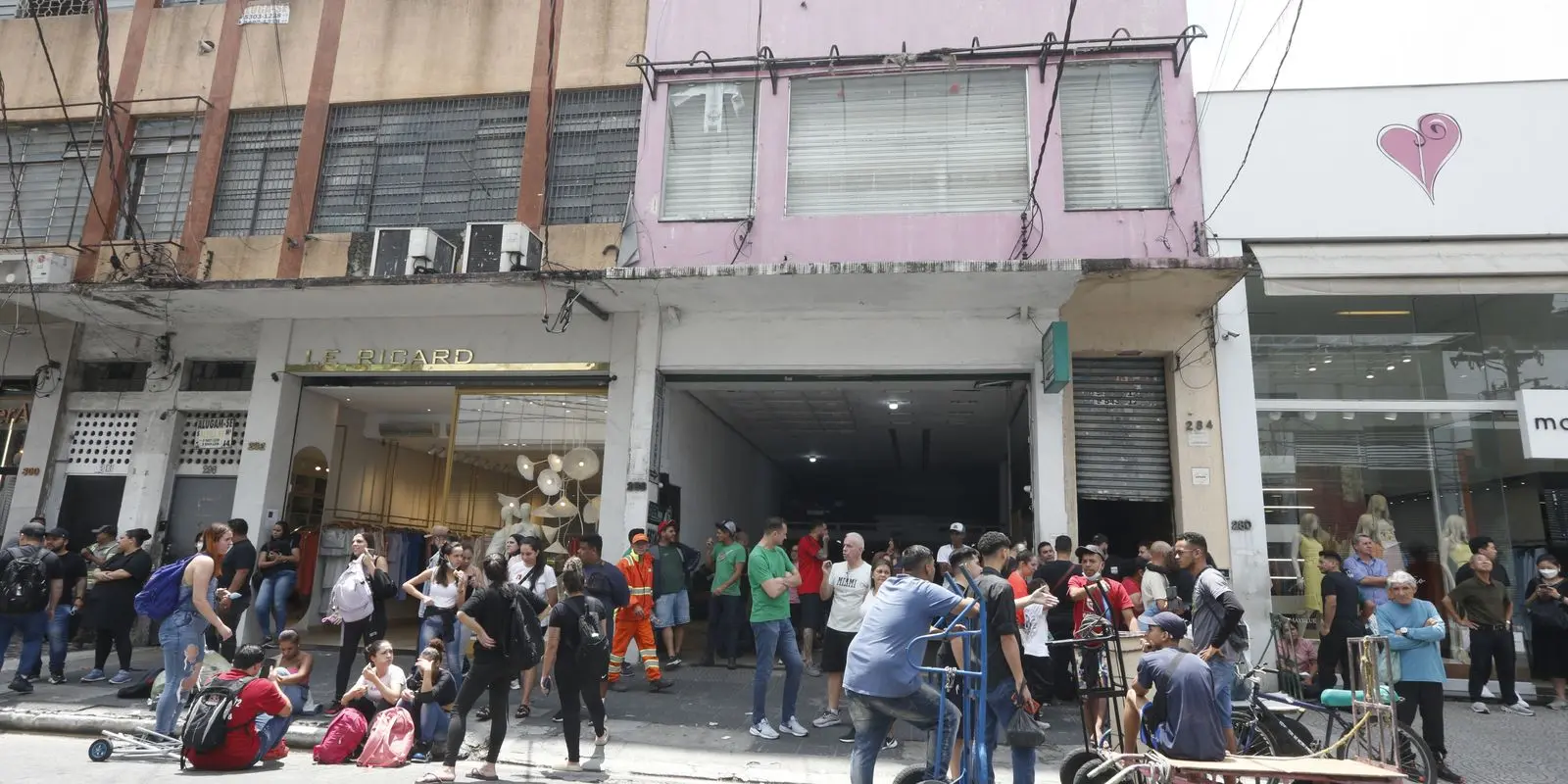 Bombeiros encerram trabalhos tres dias apos incendio na regiao do