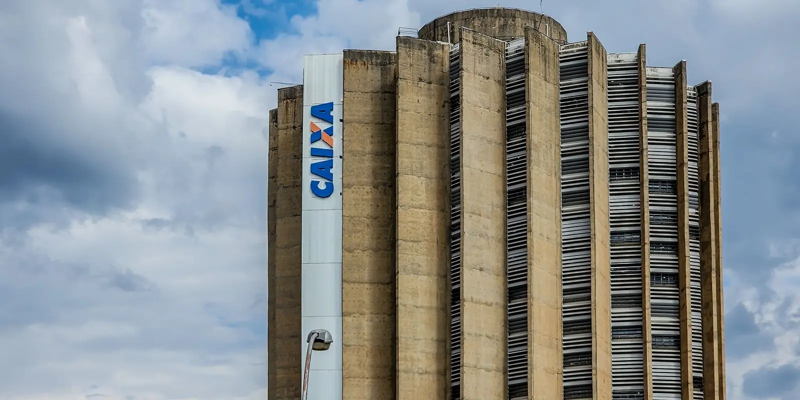 Caixa demite ex vice presidente por assedio sexual e moral