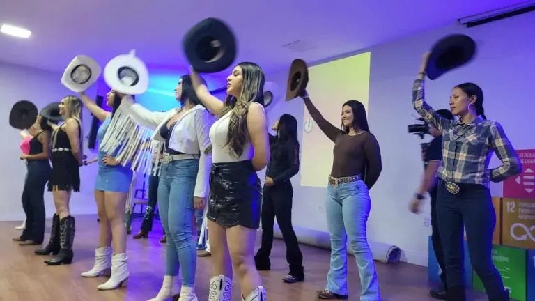 Candidatas ao titulo de Rainha da Expoferr fazem ultimo ensaio geral para o evento 3