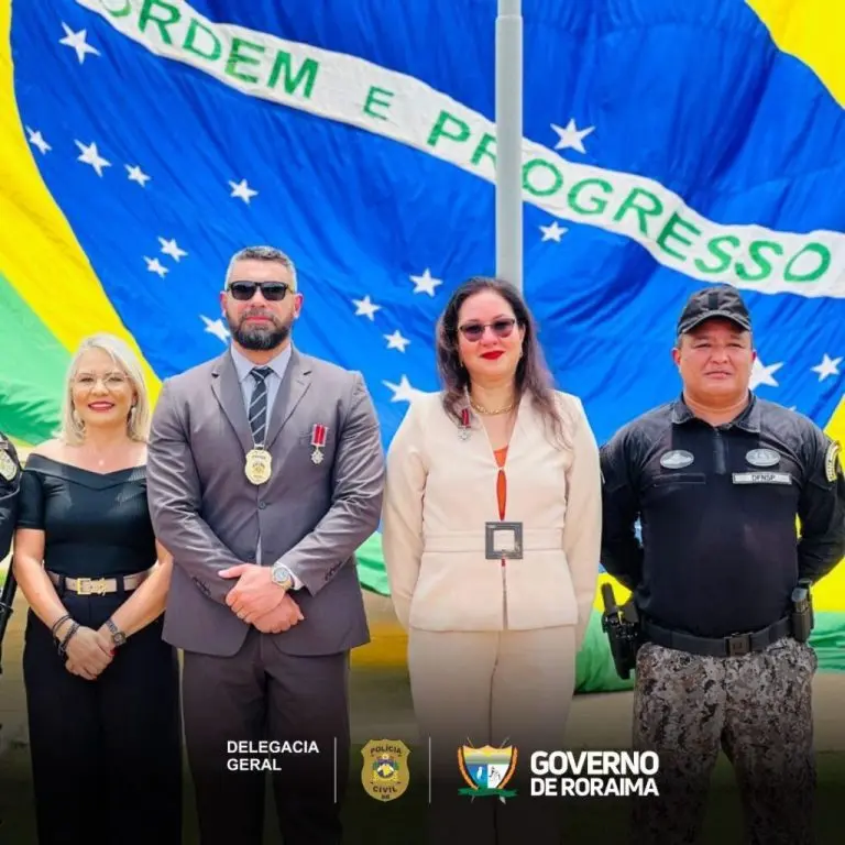 Delegada Geral recebe honraria durante celebracao dos 20 anos da Forca