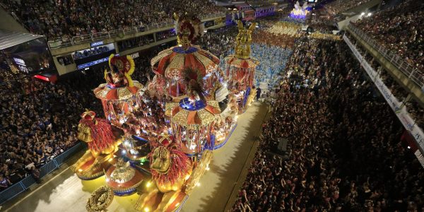 Desfile de escolas do Rio abrem comemoracao do Dia Nacional
