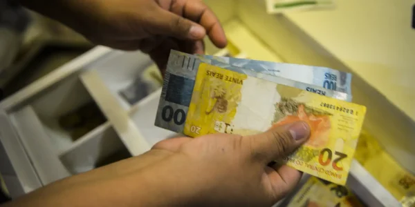 Empresas tem ate esta sexta feira para pagar o decimo terceiro