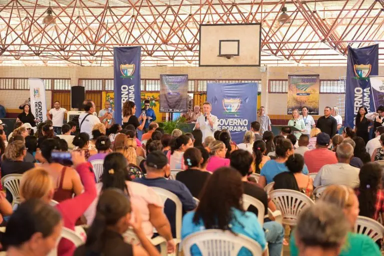Entrega de Titulo Definitivo e Escritura Publica para moradores do Perola e Ajuricaba 2