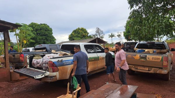 Governo de Roraima entrega merenda e material escolar para estudantes indigenas Yanomami 3