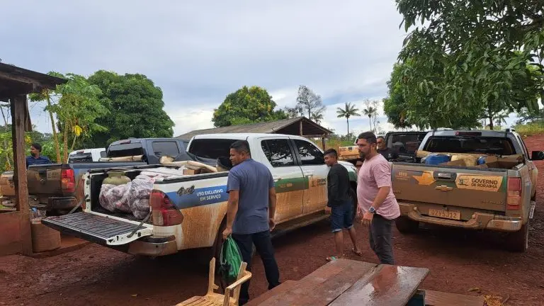 Governo de Roraima entrega merenda e material escolar para estudantes indigenas Yanomami 3