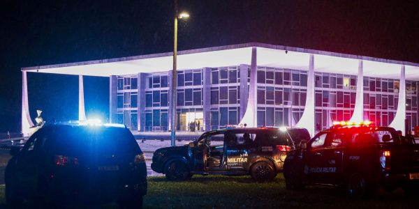 Policia encontra explosivos na casa de autor de atentado no