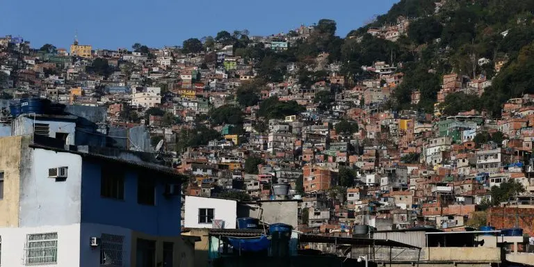 Populacao de favela e mais negra e jovem que restante
