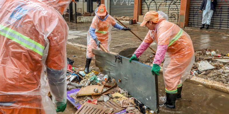 Servico de limpeza urbana esta presente em 998 dos municipios