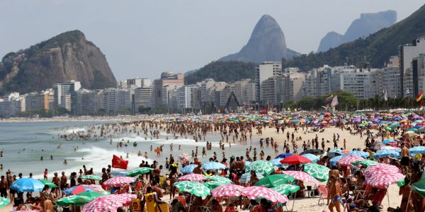 Turismo deve faturar R 15774 bilhoes na alta temporada de