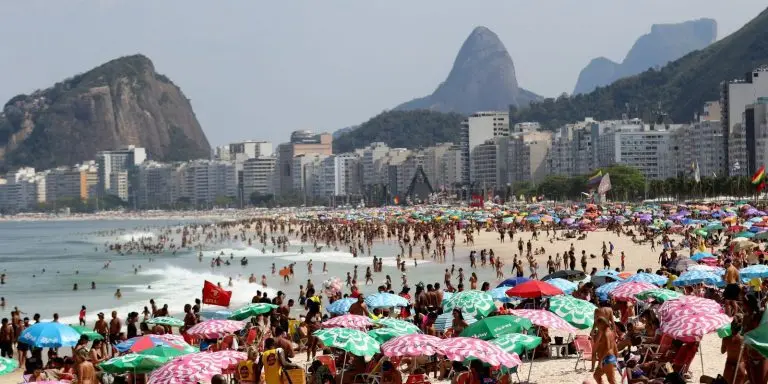 Turismo deve faturar R 15774 bilhoes na alta temporada de
