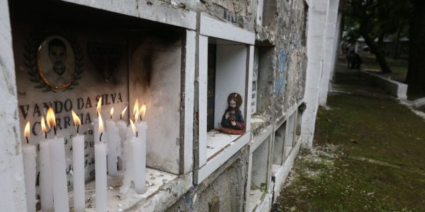 Vereadores denunciam perda de restos mortais em cemiterios de SP