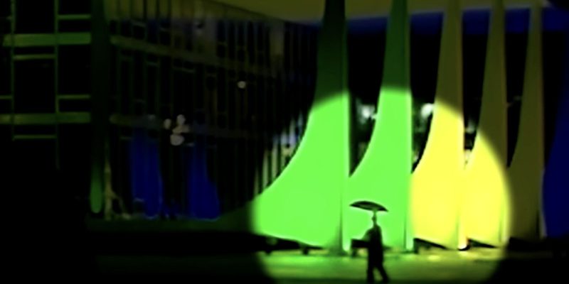 Video mostra autor de ataque ao STF perto da equipe
