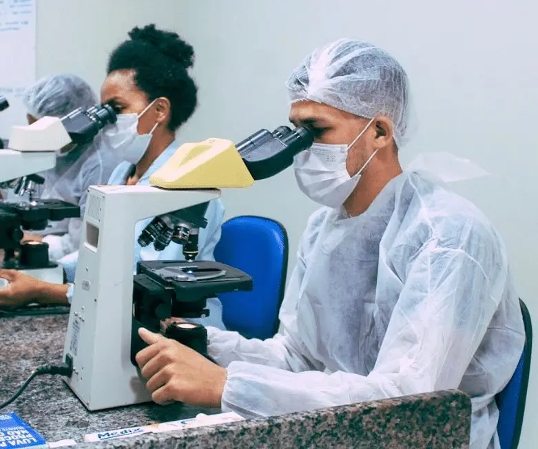 Sesau emite nota técnica com definições para casos de meningite em Roraima 1 Analise Laboratorial Arquivo Ascom Sesau