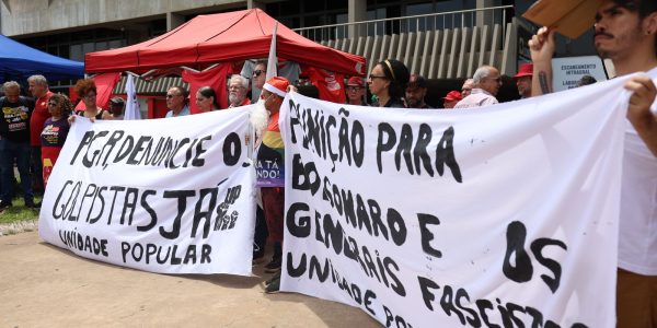 Ato em Brasilia protesta contra anistia e retrocesso de direitos