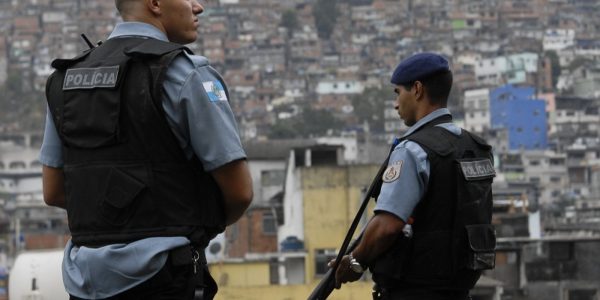 Castro e contra decreto que cria regras no uso da
