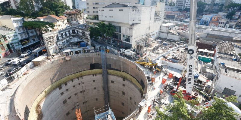 Desabamento abre cratera na Linha Laranja do Metro de Sao