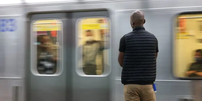 Descarrilamento interdita linhas Coral e Safira em Sao Paulo
