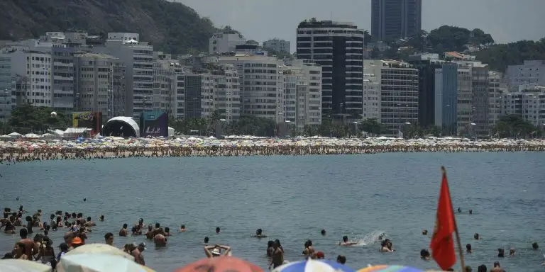 Fiscalizacao encontra irregularidades em hoteis na orla de Copacabana