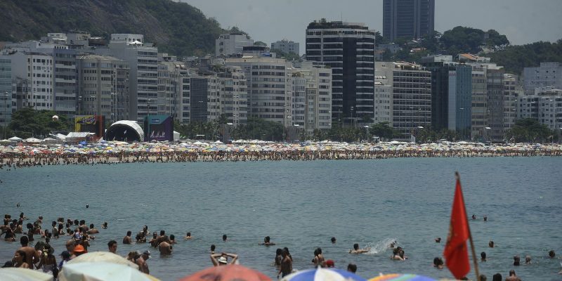 Fiscalizacao encontra irregularidades em hoteis na orla de Copacabana