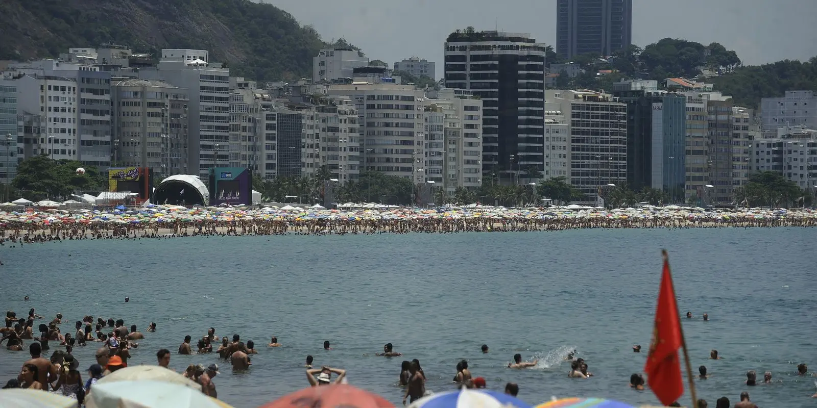 Fiscalizacao encontra irregularidades em hoteis na orla de Copacabana