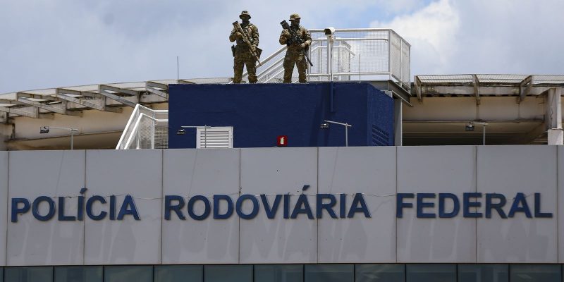 Jovem de 26 anos e atingida por tiro na cabeca