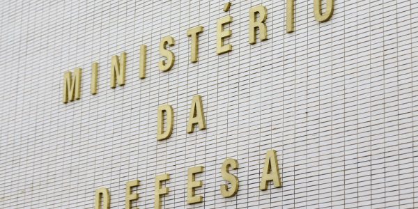 Mulheres poderao se alistar nas Forcas Armadas a partir de