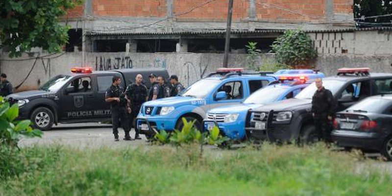 Operacao policial na Mare causa fechamento de vias expressas no