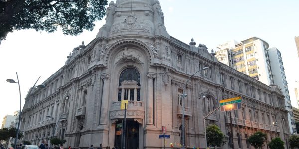 Performance no ato AI 5 Nunca Mais reforca memoria contra ditadura