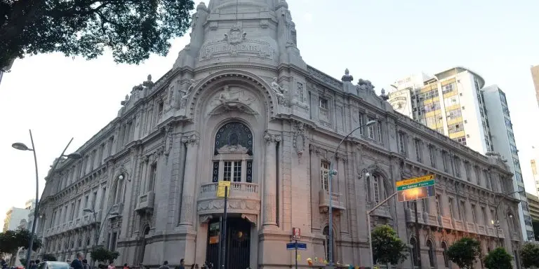 Performance no ato AI 5 Nunca Mais reforca memoria contra ditadura