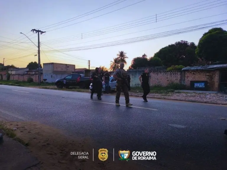 Policia Civil cumpre mandados de busca em residencia de policiais