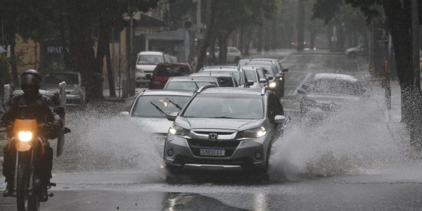 Regioes do estado do Rio tem risco alto de temporais