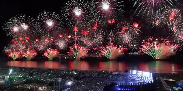 Reveillon 2025 deve movimentar R 32 bilhoes no Rio de