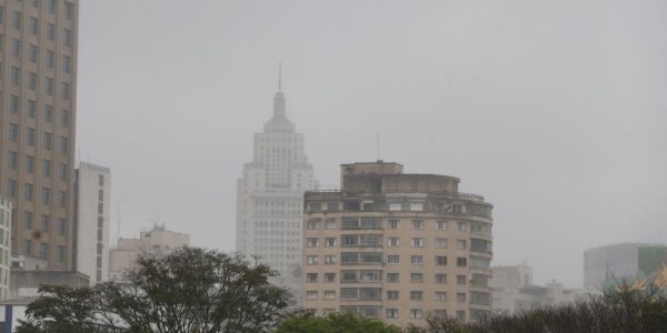 SP tem 36 mil casas sem energia na tarde deste