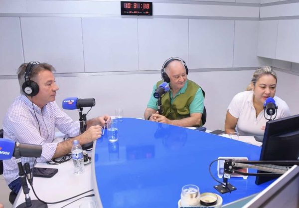 Secretaria Cecilia Lorenzon durante entrevista a Radio Folha neste domingo 3