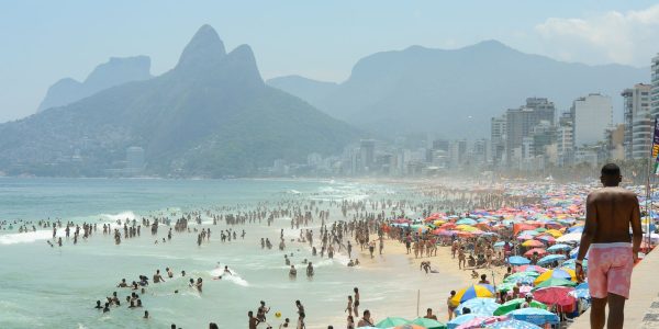 Turistas brasileiros injetarao R 148 bi na economia durante o