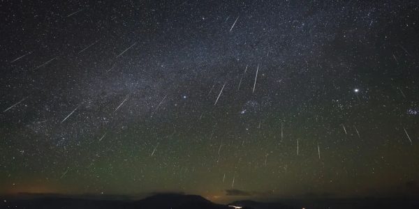 Ultima grande chuva de meteoros do ano ocorre na noite
