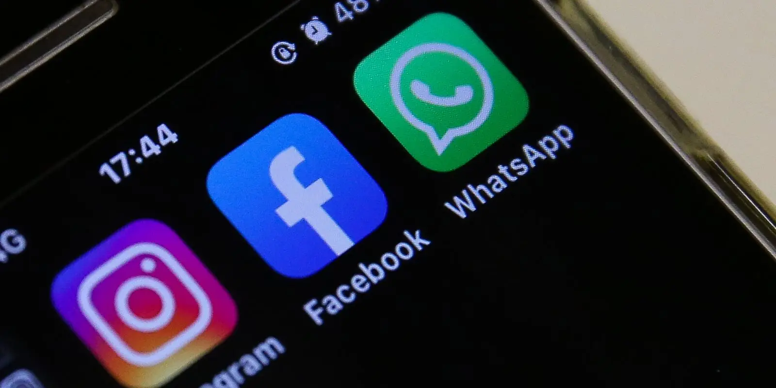 Usuarios relatam instabilidade no WhatsApp Instagram e Facebook