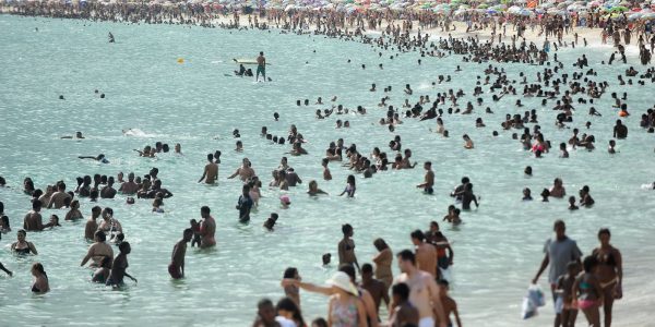 Verao comeca hoje e previsao e de menos chuvas na