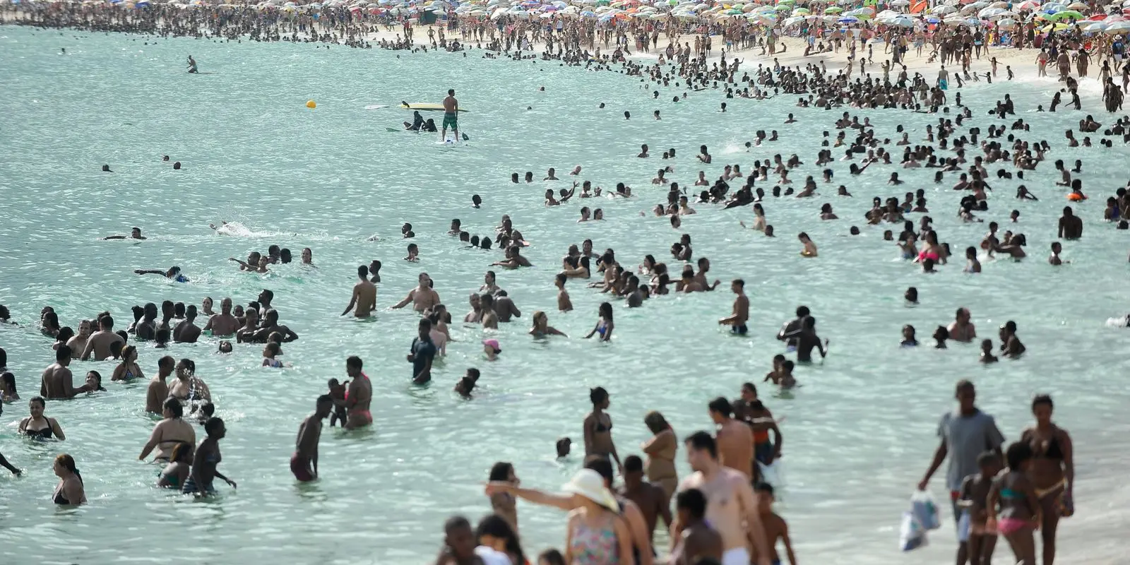 Verao comeca hoje e previsao e de menos chuvas na