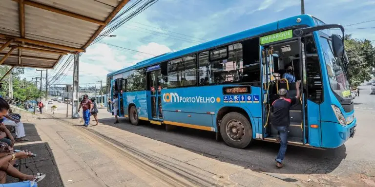 Apos mais uma noite violenta onibus voltam a circular em