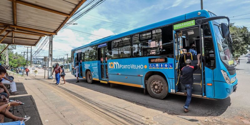 Apos mais uma noite violenta onibus voltam a circular em