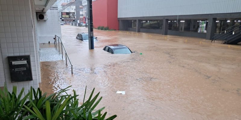 Chuva diminui em Santa Catarina mas chegada de frente fria