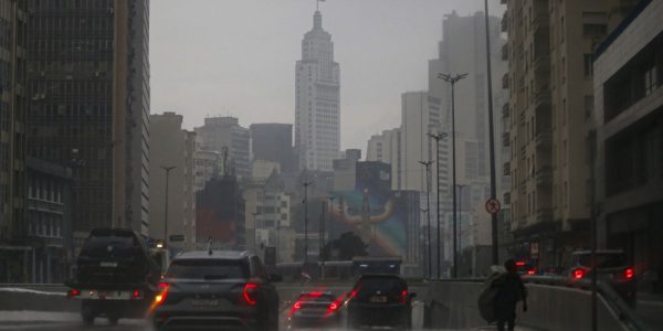 Chuvas fortes deixam Sao Paulo em estado de atencao para