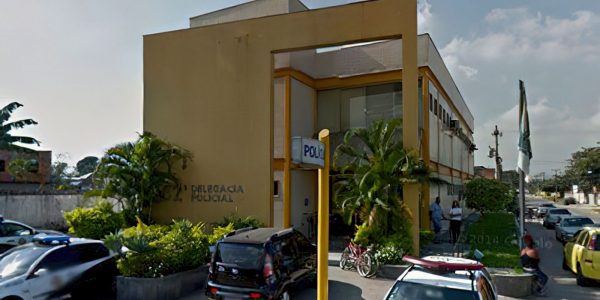 Criminosos no Rio usam viatura policial clonada para roubo de