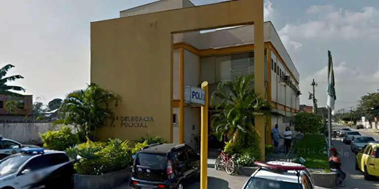 Criminosos no Rio usam viatura policial clonada para roubo de