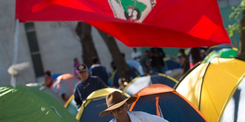 Duas pessoas sao mortas e seis feridas em ataque a