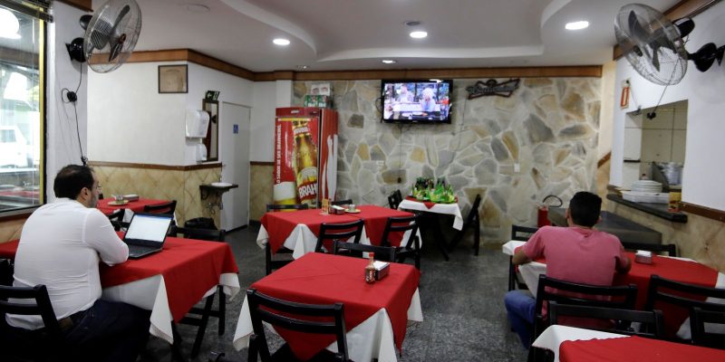 Empresas de comida rapida nao tem cartaz do protocolo Nao