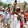 Hoje e Dia combate a intolerancia religiosa e parteiras sao